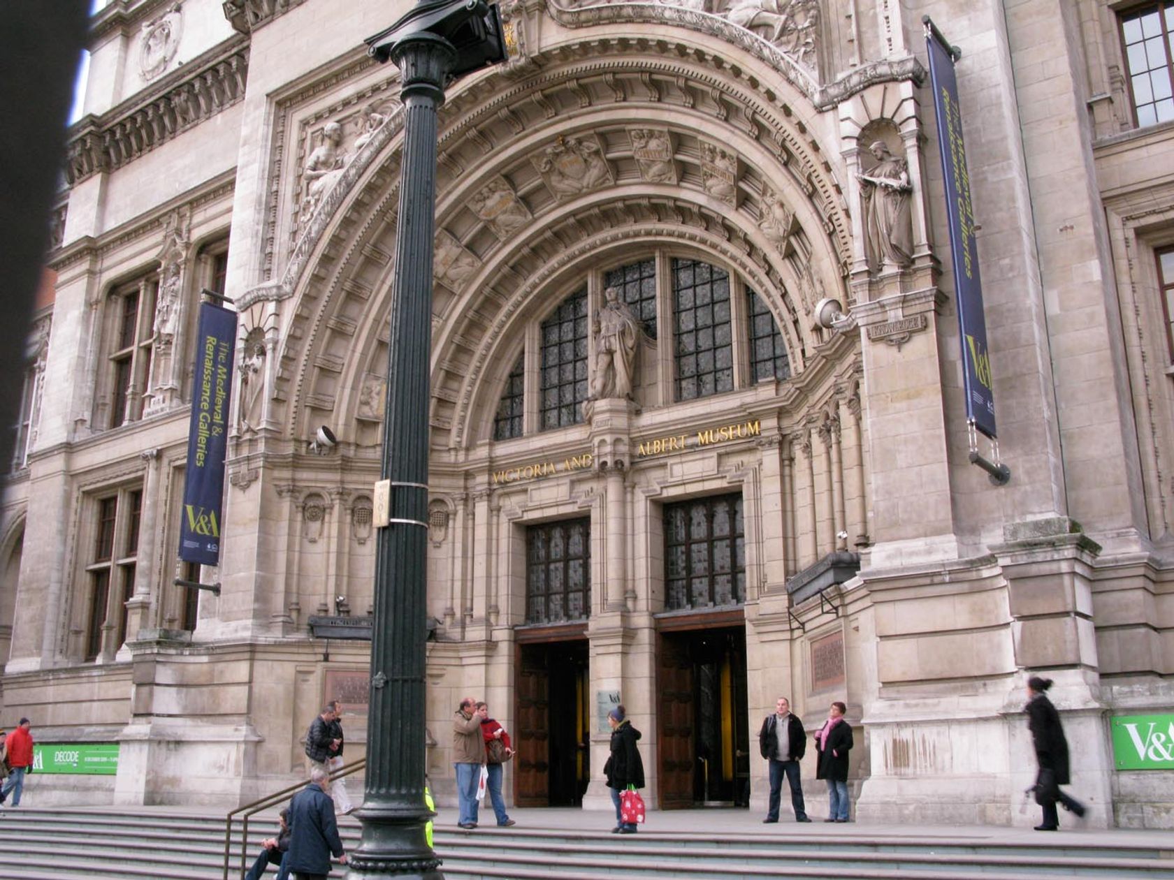 Victoria and Albert Museum in London City Centre - Tours and